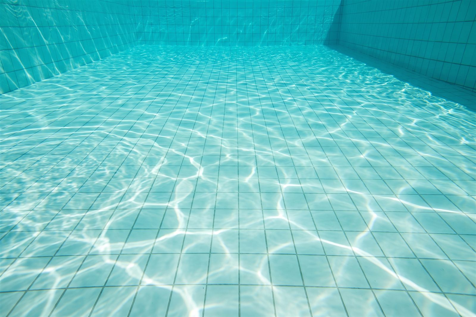 Fond de piscine après le passage du robot